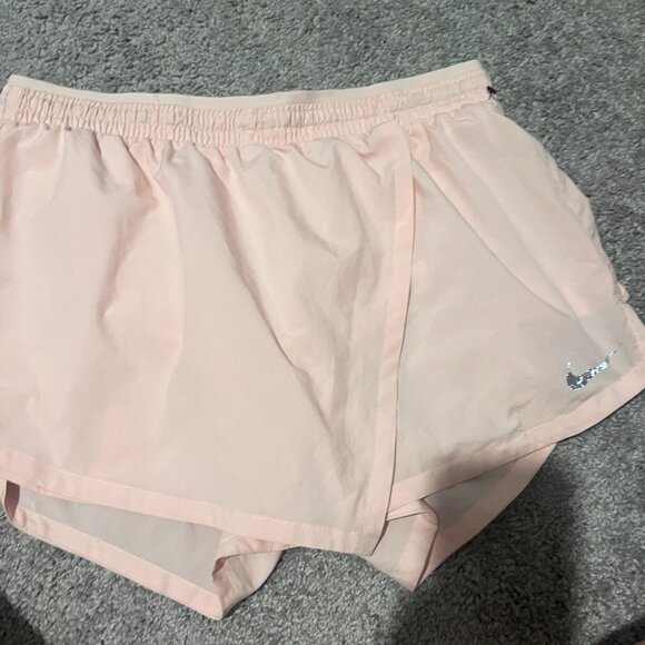 Nike medium pink shorts/skort - Picture 3 of 7